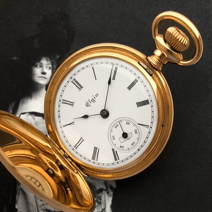 FatherTimeIL's tweet image. The Elgin Watch Company had a great sense of what the public wanted and how to make those watches that filled the bill. This ladies' solid gold, "O" size hunting case really hit the nail on the head. ow.ly/zPuY30lAMcd #fathertimeantiques #chicago #restoration