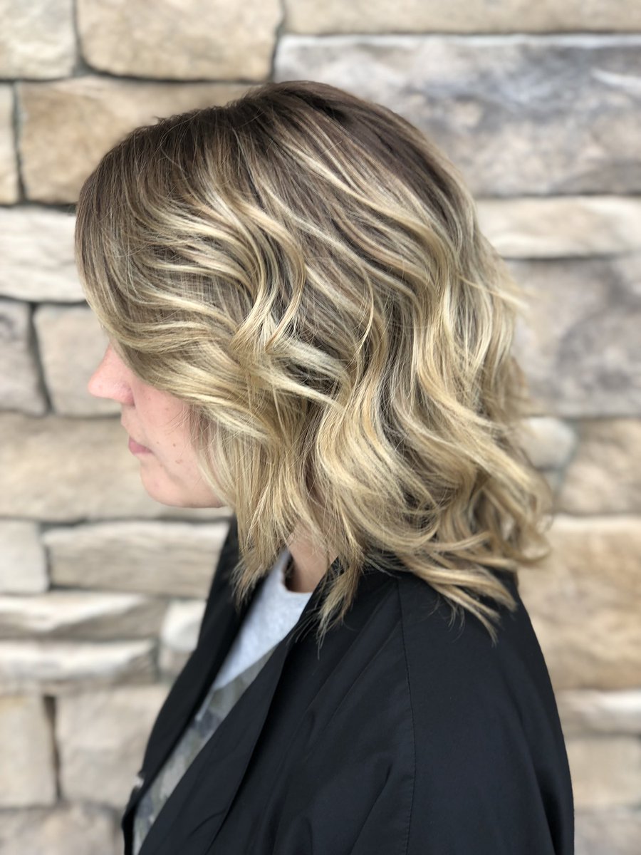 VonKekel's tweet photo. Embrace the rooty trend with a soft shadow root. Color and cut by #AvedaArtist Keriann. @aveda #vkaveda #keriannatvk #shadowroot #avedacolor https://t.co/HuYWsTufRx