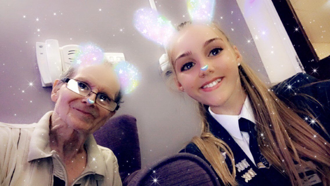 And the winner of the selfie challenge is Katie...pictured here with John 😁 #intergenerational #bekind #combatsocialisolation