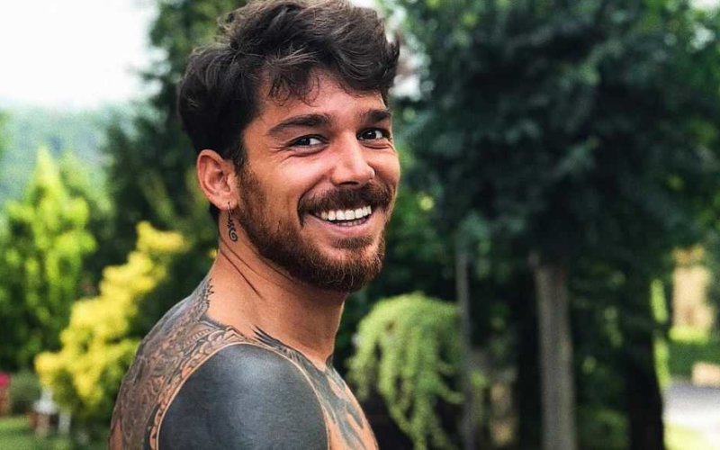 Alessandra combatti la monotonia di Andrea.

CAMBIA ANDREA.

#TemptationIslandVip