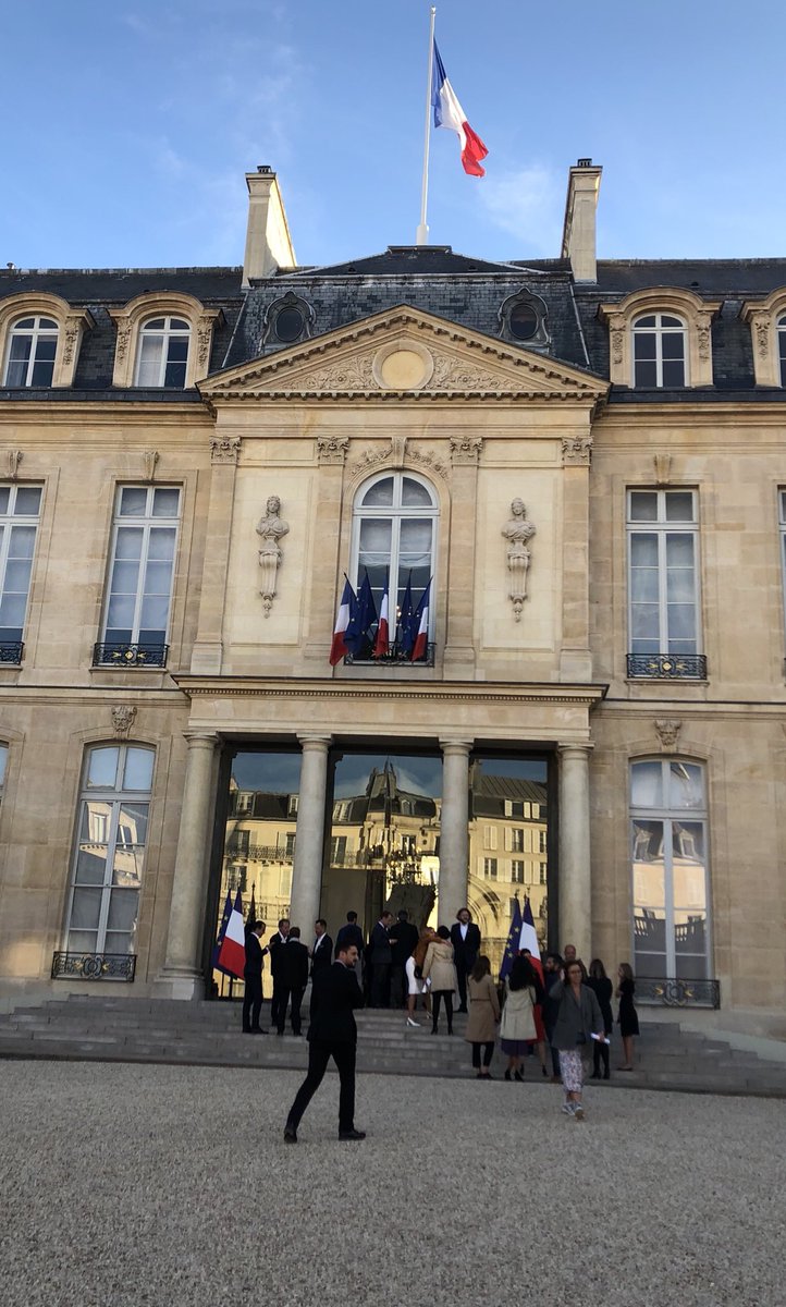richardrohou's tweet photo. Palais de l’Elysée hier pour le lancement et Musée des Arts Forains aujourd’hui pour le #FDDay avec des speakers de haut niveau ! Merci @FranceDigitale pour cette superbe orga 😎👍🏻 https://t.co/CgoJYY5QbV