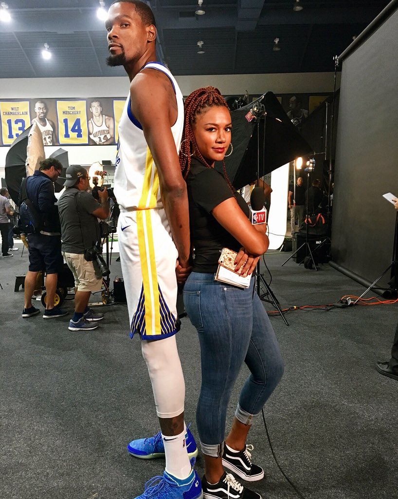 Rosalyn Gold-Onwude on Twitter: "Reporting live (and having a lot of