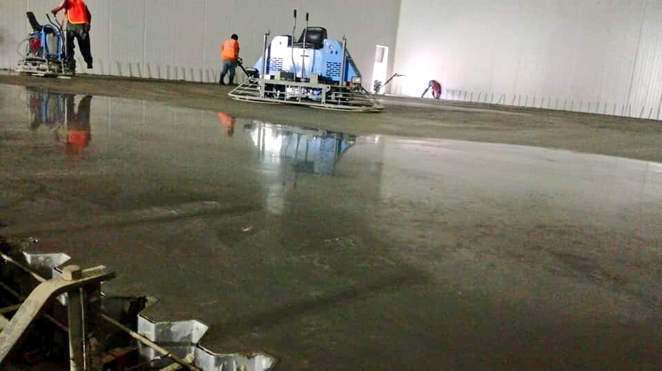 Kriscorti's tweet photo. 🔹Gran éxito para la ejecución de los pisos para la cámaras frías de Axionlog en Guadalajara creados por @RinolMexico 🇲🇽 🔹Sistema exclusivo @RCRIF Frost❄️ con juntas @PermabanRCR Signature y Alphaslide adaptadas a gran aperturas de juntas🔹
📱https://t.co/un4RqwLXow https://t.co/kI0NDR3dnA