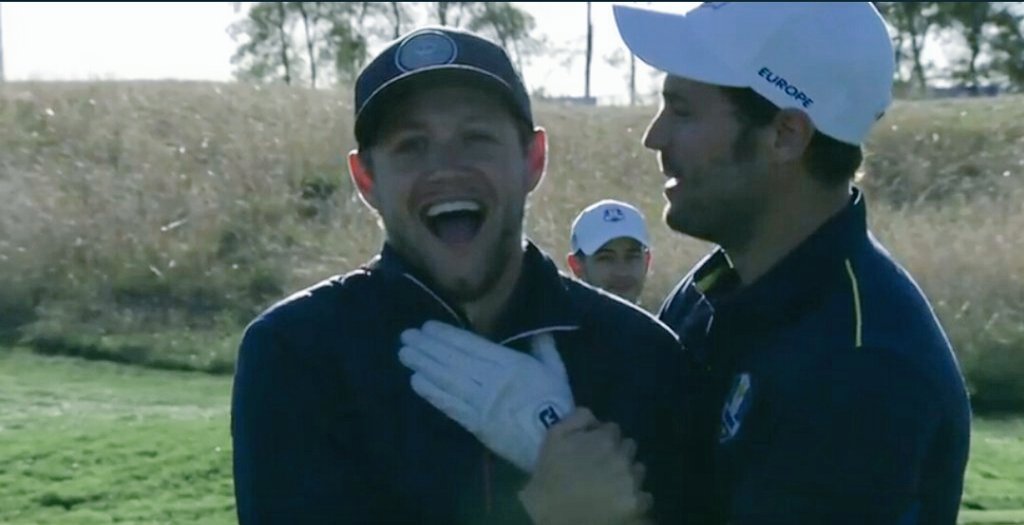 cHaOticisT's tweet photo. "You didn't know that you actually touched my heart when you just touched my chest"
#Jiall https://t.co/KzJ5fMEJ7g
