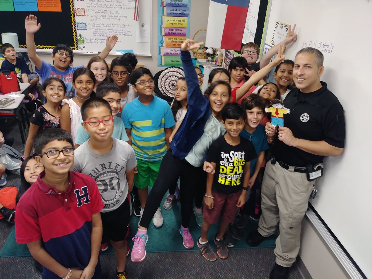 AlfordsApples's tweet photo. Officer Messina came by to tell us all about #KidsAndCops - then we deputized Stanley. #csefourthgrade @CSE_Chameleons @FortBendISD @morganedewalt @ESU_BEST @TTC_ESU #TeachingExcellenceSince1863 https://t.co/VBrbww28G6