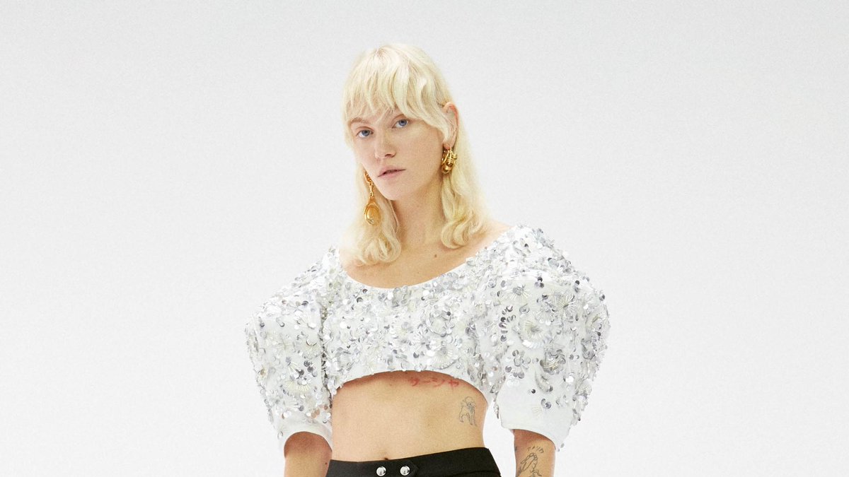 See all the looks from the <a href="/ELLERY_LAND/">E L L E R Y</a> Spring 2019 collection. vogue.cm/D0HsPab