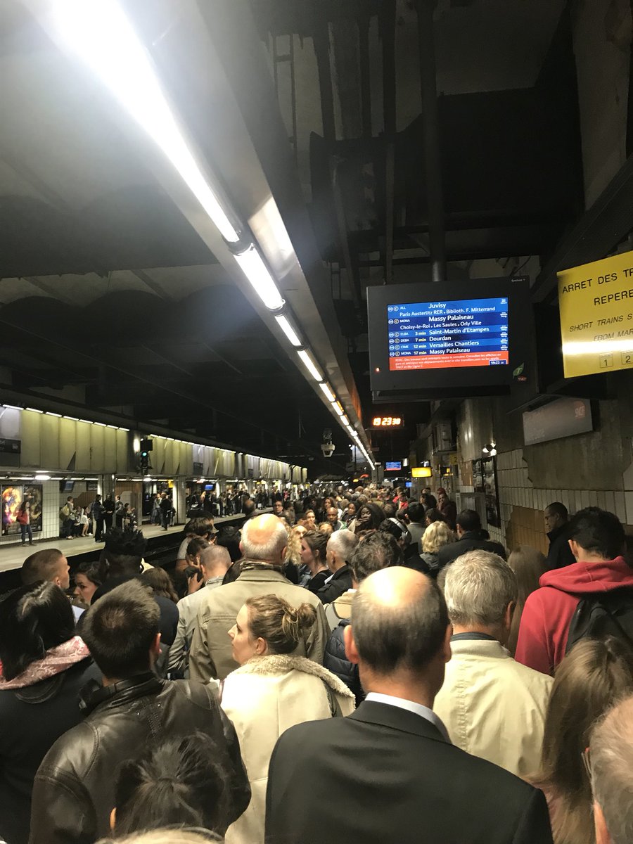 lemarronblanc's tweet photo. @RERB Merci pour les 3h de transports en commun ! Rentrée à 21h c’était génial ! https://t.co/oYYtdNq9AL