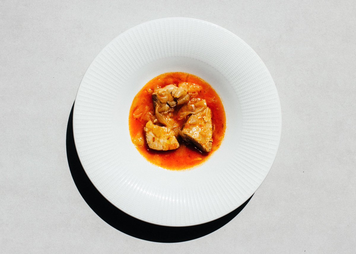 Atuneate's tweet photo. Os dejamos en el enlace la receta del @AtunRojoGadira encebollao de @El_Campero 👉 https://t.co/oJ80BUc4ax https://t.co/9F2vePCjGZ