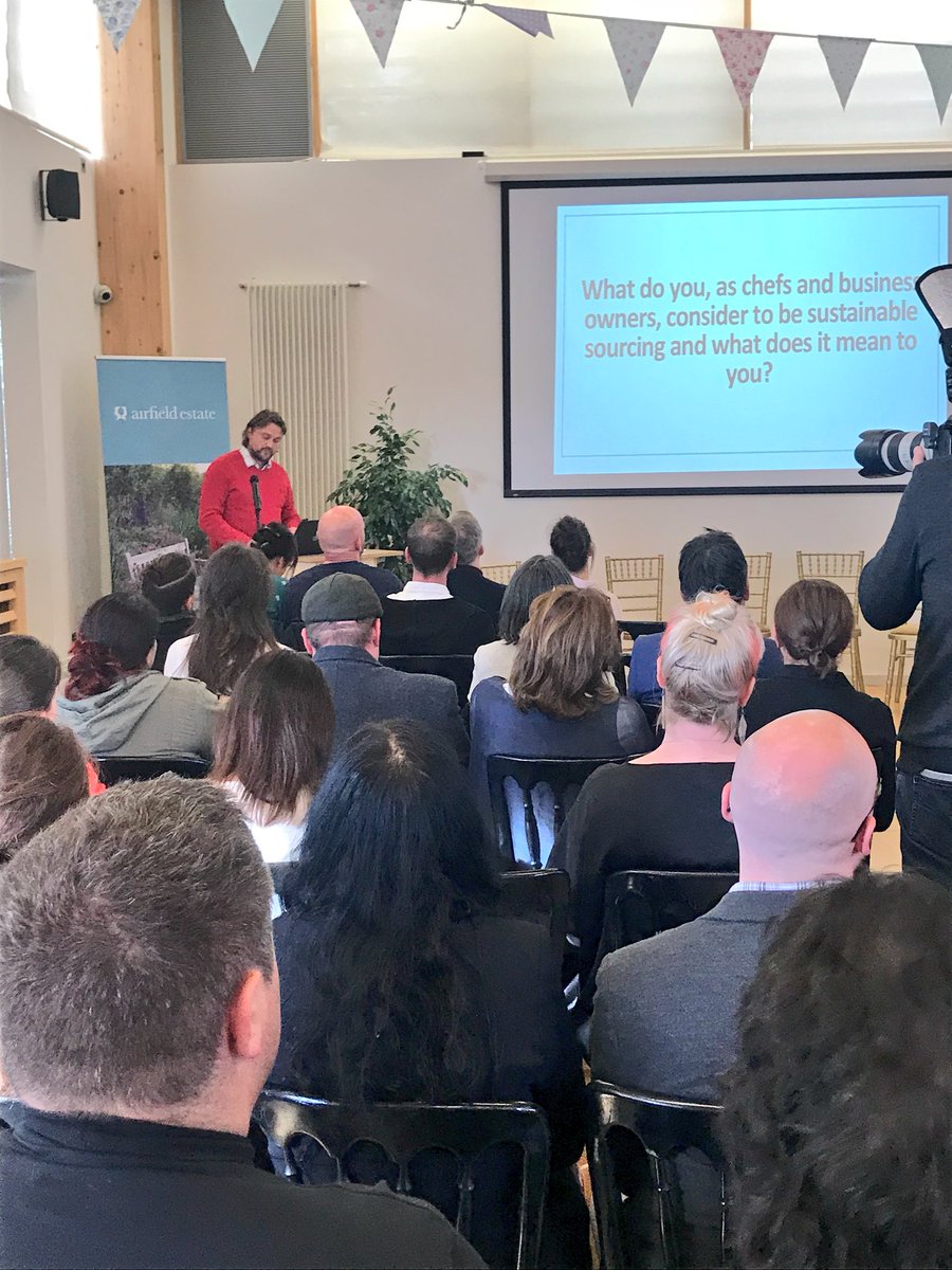 SlowFoodBV's tweet image. Ethical sourcing, no food waste, supporting the small Irish producers and sustainability... @MHMcGeehan talking about the importance of being conscious and consistent with your message and work. Truly inspirational!
#ethicalsourcing #ChefNetwork #Sustainability #irishproducers