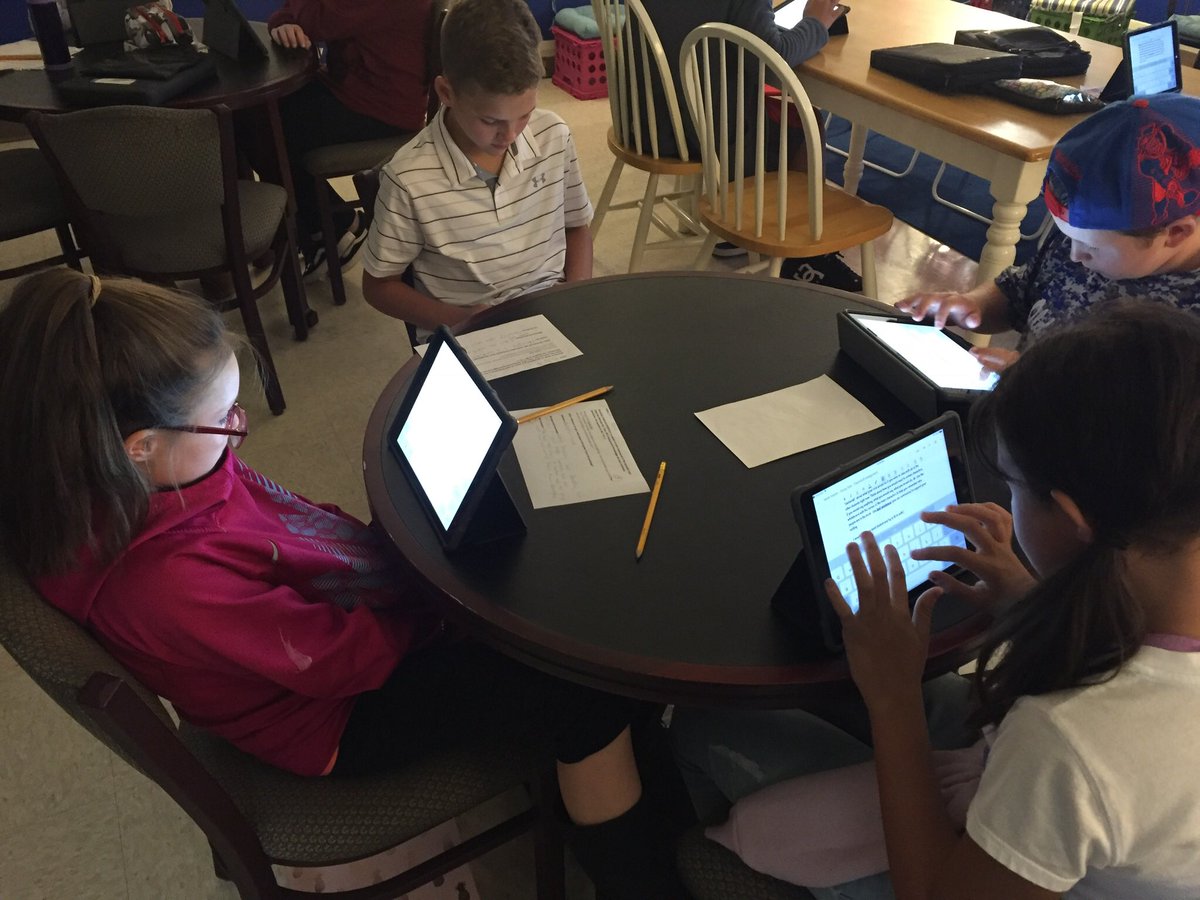 squad6_OOB's tweet photo. Imagining we are in Mr. Fabiano’s class writing our first flashdrafts! @FletcherRalph #FlyingSolo #oobschools https://t.co/dvUK3pTDs2