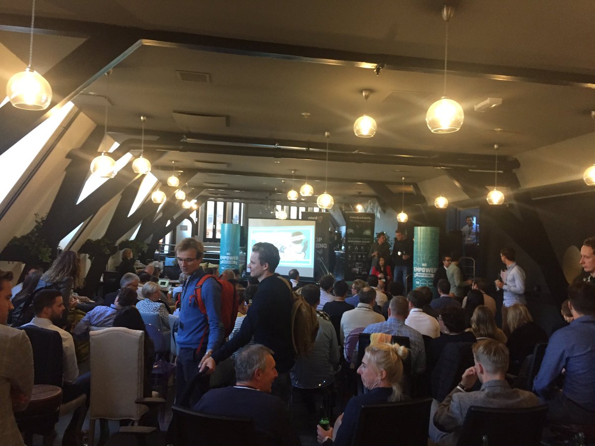 Dharmmhie's tweet photo. Pitch Off Competition #ACW2018 #StartupBootcamp #Rockstart #SolarCreed https://t.co/aJFzTa7QK5