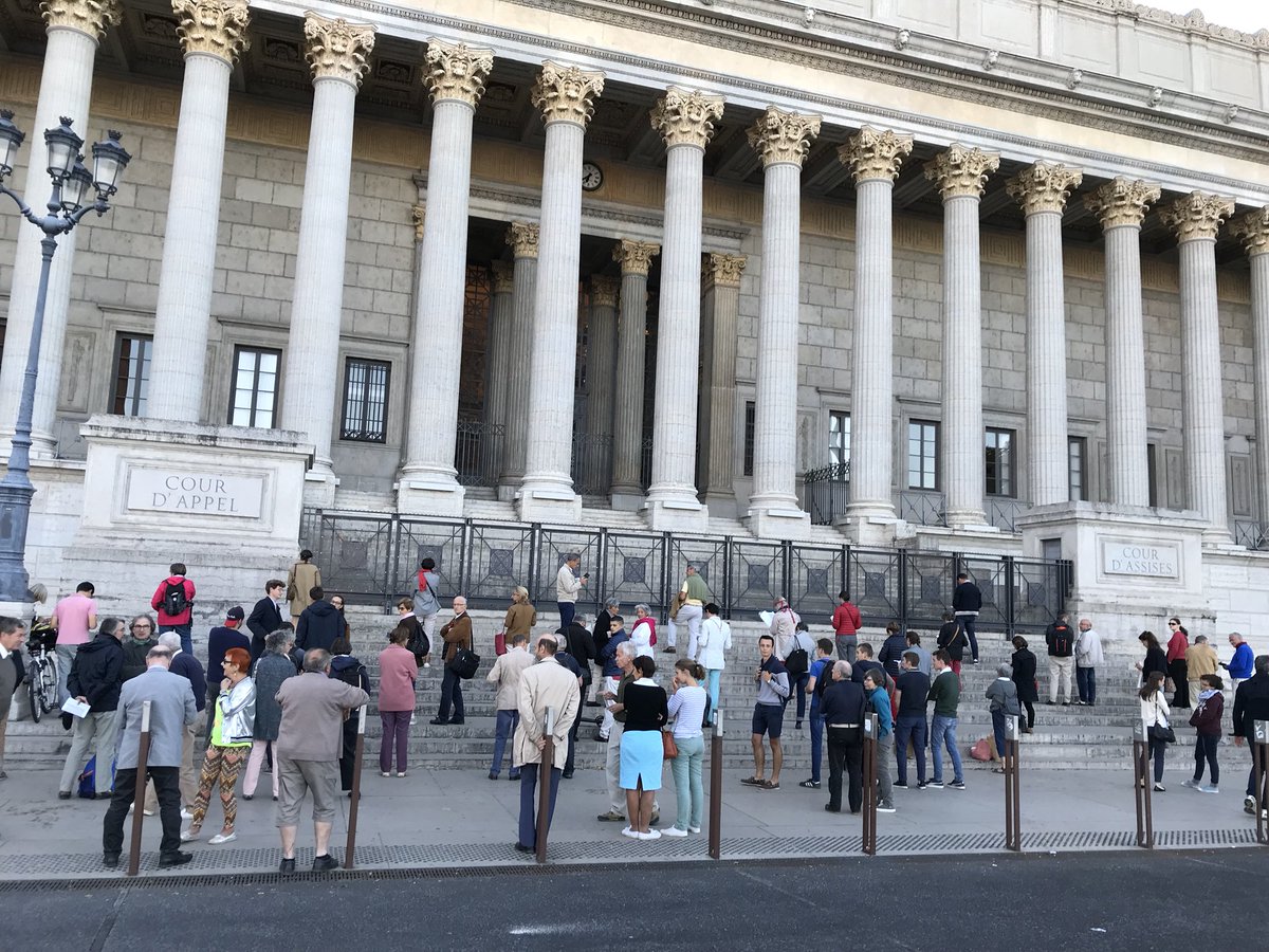 Sentinelles lyonnaises contre la #PMAsanPère 

Le ton va t il se durcir suite à l’avis ignorant du #CCNE ?

#pmaLigneRouge
