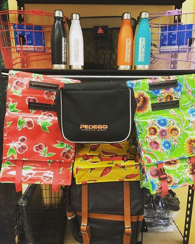 PedegoQB's tweet photo. SPICE UP YOUR FALL RIDE! All accessories are now 20% off! Check out our helmets, colourful baskets and panniers, thermos bottles, locks and LIGHTS! Lights are especially important as the days grow shorter, please make sure that you are highly visible on … https://t.co/saai3kWRUg https://t.co/ZC4z56yrMb