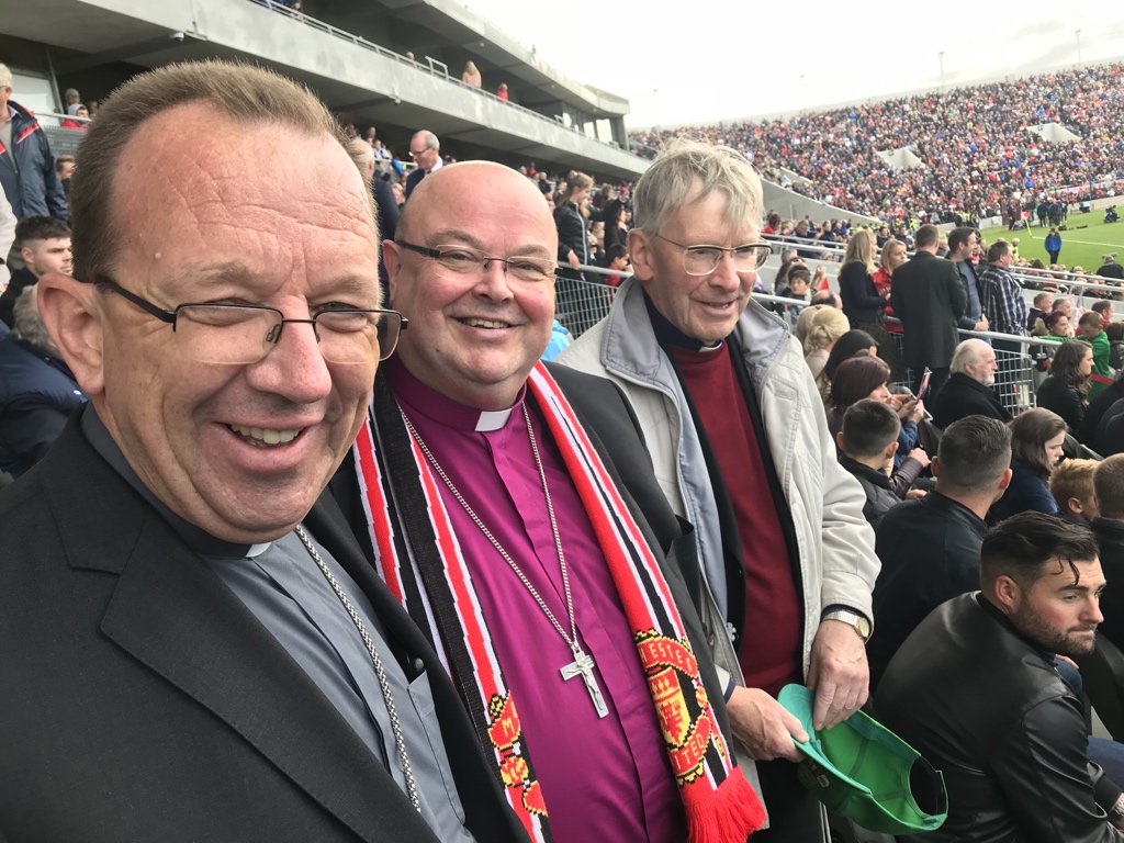 Three bishops enjoying the #LiamMillerTribute @PaircUiChaoimh1 @ManUtd Tom Deenihan (Meath), myself ( @CofIrelandCork ) and a John Buckley (Cork and Ross)