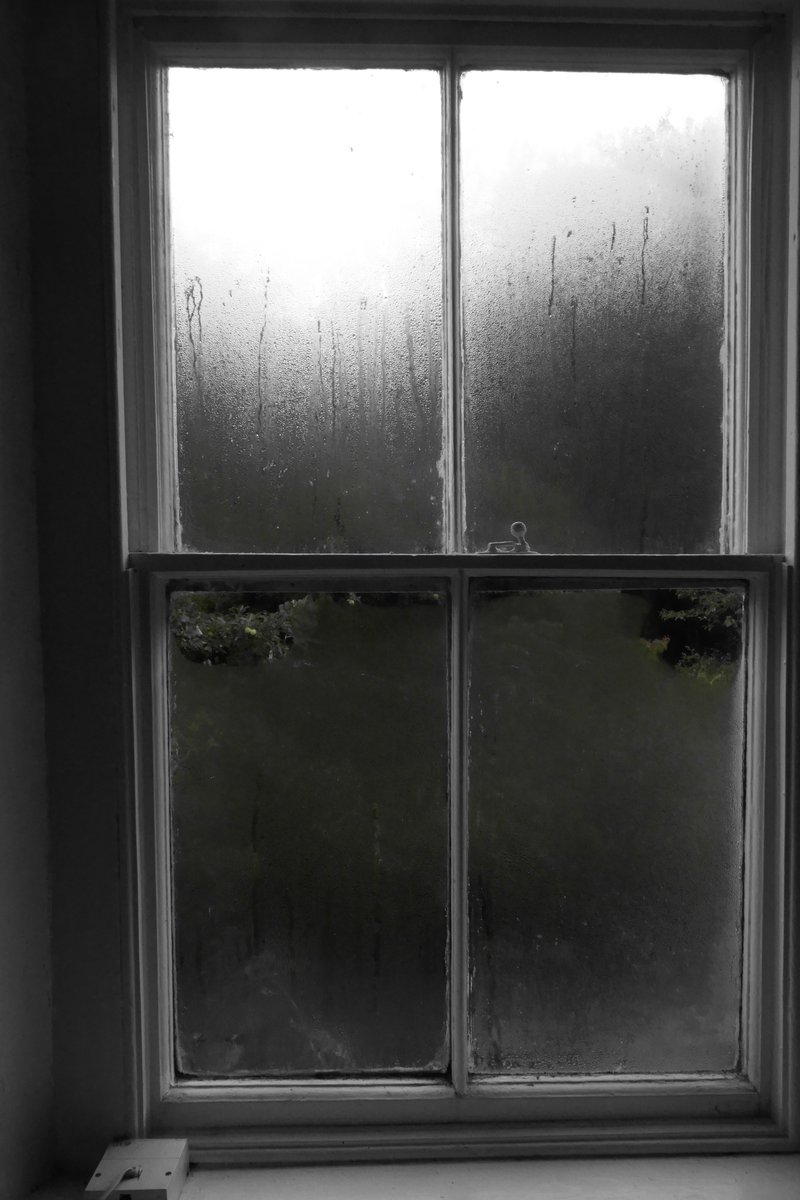 TheLengthsman's tweet photo. Today we say goodbye to 16 years of #Condensation in the lounge with these lovely sash windows which actually open ! #DoubleGlazing #PlasticWindows 😊 https://t.co/82cXGlleSd