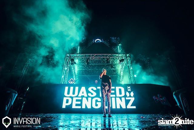 wastedpenguinz's tweet photo. W A S T E D P E N G U I N Z βββββββββββββββββββββββββ
#wastedpenguinz #invasionfestival #hardstyle #euphoric #evergreen #wpz #makeitoneday https://t.co/TgRQoUJykt https://t.co/d8vz8l1yq2