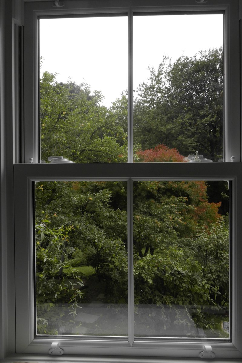TheLengthsman's tweet photo. Today we say goodbye to 16 years of #Condensation in the lounge with these lovely sash windows which actually open ! #DoubleGlazing #PlasticWindows 😊 https://t.co/82cXGlleSd