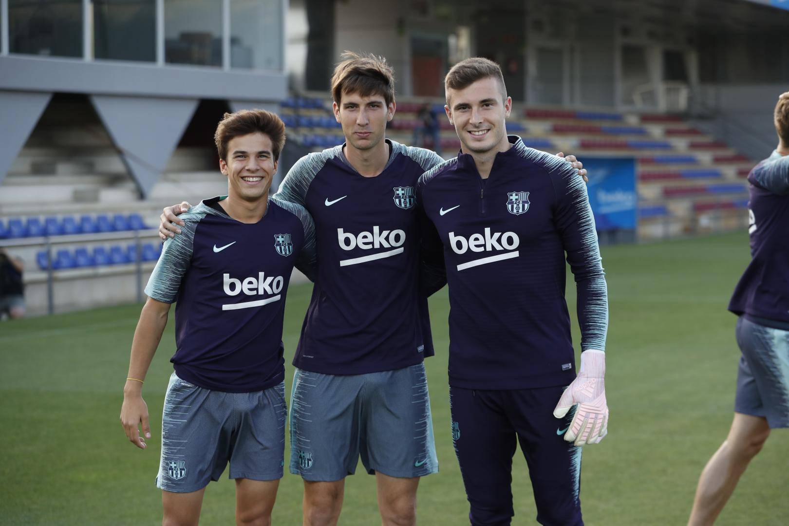 ¿Cuánto mide Riqui Puig? - Altura real: 1,67 - Página 4 Dn9IFudXsAEh4A9?format=jpg&name=large