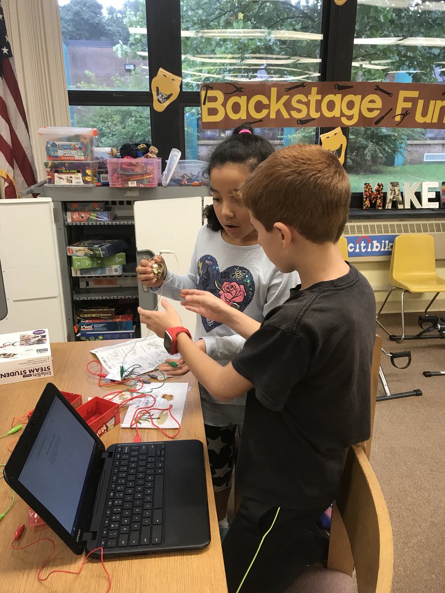 These are the moments when learning is magical! Fun with Makey Makey! #hillviewtweets