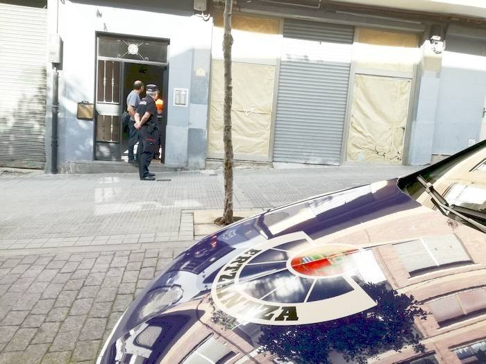 Gabon Onda Vasca (@gaboneh) on Twitter photo El #asesinato de una mujer de 25 años en #Bilbao centrará la entrevista que <a href="/ItsasoGuemes1/">Itsaso Güemes</a> realice a Izaskun Landaida, directora de <a href="/emakundEJGV/">Emakunde</a>. Hablaremos de #ViolenciaDeGenero en <a href="/gabonEH/">Gabon Onda Vasca</a> de <a href="/ondavasca/">Onda Vasca</a>, hoy, con <a href="/noemipastor/">Noemí Pastor</a>, <a href="/AranaMikel/">Mikel Arana</a> y <a href="/UnaiGrajales/">Unai Grajales</a> El #asesinato de una mujer de 25 años en #Bilbao centrará la entrevista que <a href="/ItsasoGuemes1/">Itsaso Güemes</a> realice a Izaskun Landaida, directora de <a href="/emakundEJGV/">Emakunde</a>. Hablaremos de #ViolenciaDeGenero en <a href="/gabonEH/">Gabon Onda Vasca</a> de <a href="/ondavasca/">Onda Vasca</a>, hoy, con <a href="/noemipastor/">Noemí Pastor</a>, <a href="/AranaMikel/">Mikel Arana</a> y <a href="/UnaiGrajales/">Unai Grajales</a>