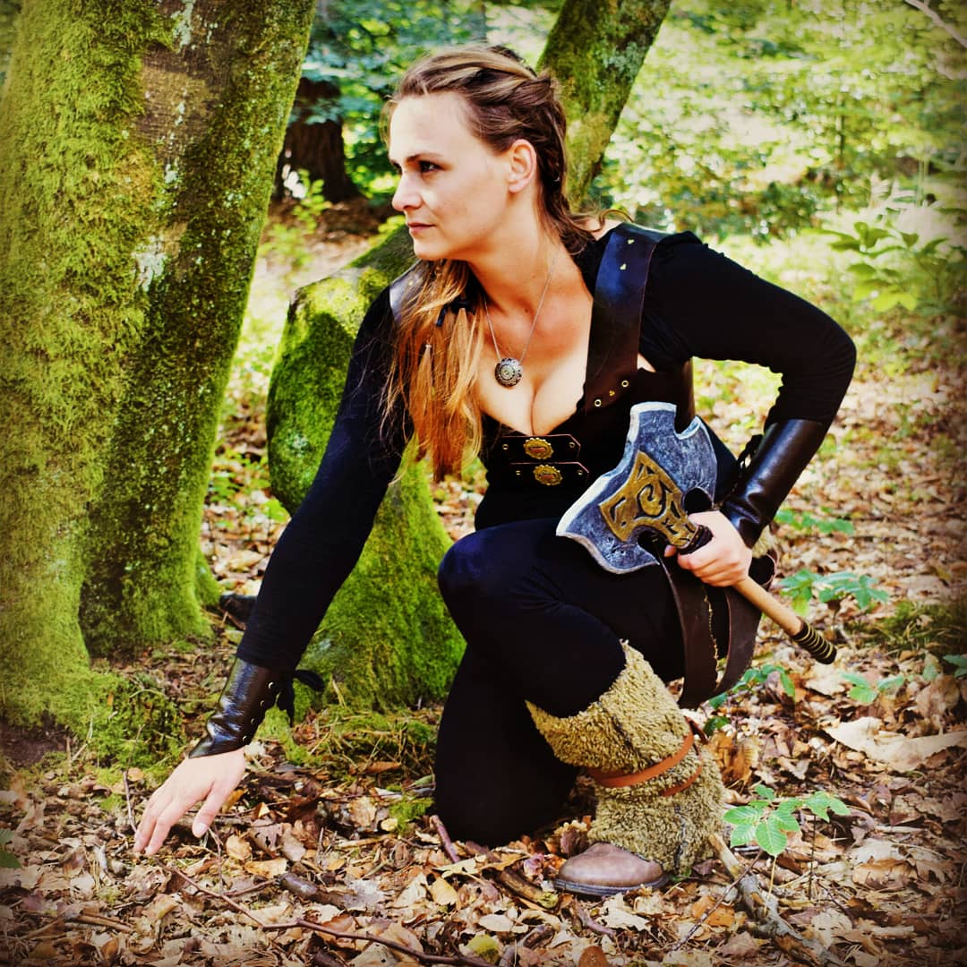 Cosplay_Tinker's tweet photo. Viking Huntress.
Costume by @cosplay_tinker
Pics by TounetiPix
*
*
*
*
#vikings #viking #vikingphotography #vikingshoot #vikinggirls #vikingstyle #larping #larp #gn #photoshoot  #cosplayer #portrait #nature #cosplaygirl #vikingpower #axe #woods #vikinghunter #hunter #fantasy https://t.co/iiTIAvDGvy