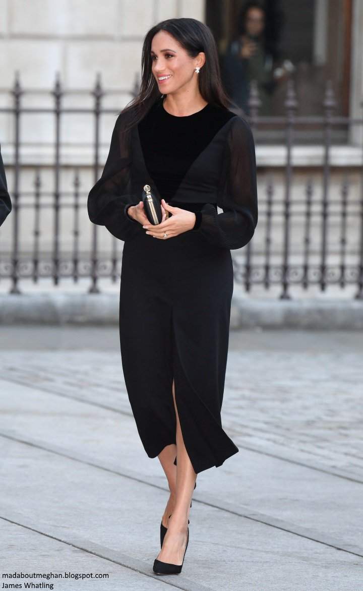 https://madaboutmeghan.blogspot.com/2018/09/first-look-meghan-in-givenchy