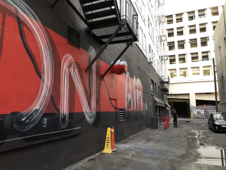 downtownphoenix's tweet image. Hot chicken, donuts, cocktails and more. Did you know about these 8 new businesses coming to #dtphx? Read: bit.ly/2xFpwS0 Mural: @nevercrew