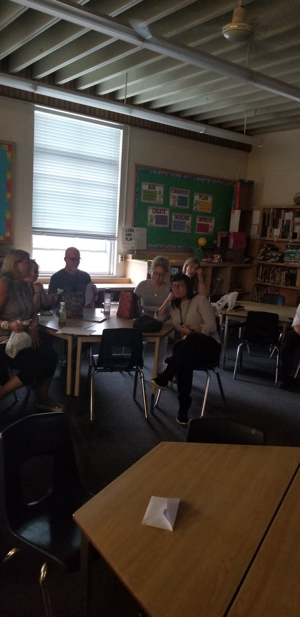 fmzabian's tweet image. Lunch and Learn @John Dearness PS. Building capacity about our ELLs and how to meet their academic and social needs. Thanks staff for this great learning opportunity. #ELLtvdsb @wills_moira