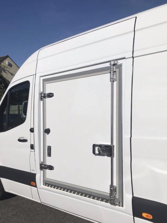fridgevans's tweet photo. Another new Sprinter, supplied by @MertruxLtd with a typically high end conversion from GRP Leeds for @SuttonMaddock with @GAHgroup refrigeration equipment and @7transcan telematics. Awesome partnerships. Handsome end product. https://t.co/hLrTN7BmEG