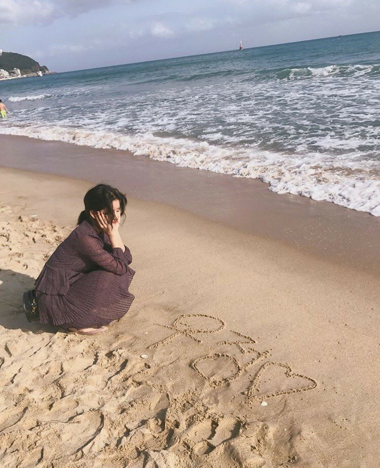 ㅤ
ㅤ
ㅤ   Rr. Thalia Calya Amaranggana
       
       Dia;
       Dengan seutas janji.
       Kita merajut angan.
       Lalu mengikat janji.
       Sebagai pasangan.

               — Thalia, Istri, 23 Tahun.

ㅤ