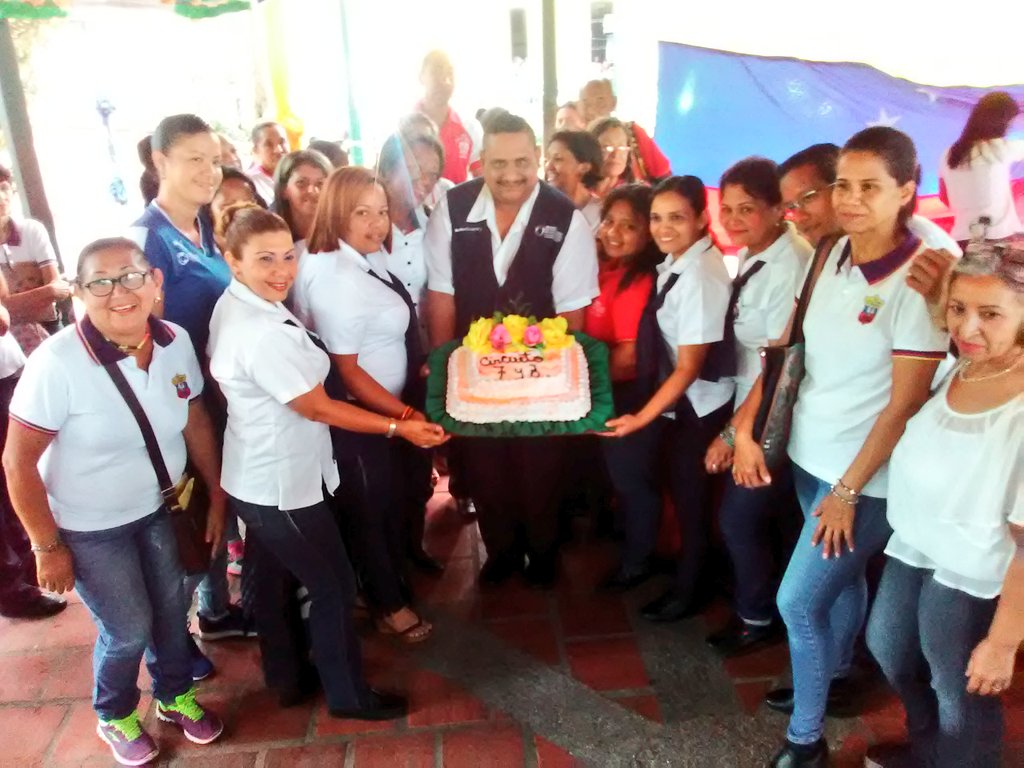 Doujosecam's tweet photo. #EnGuarico || Magisterio dei Municipio Francisco de Miranda se organizó para celebrar los XIX aniversarios de las #EscuelasBolivarianas #VenezuelaPaisDeSolidaridad @NicolasMaduro @psuvaristobulo @josemvasquez @munozeducguaric @MPPEDUCACION @ZonaEducGuarico https://t.co/0MLQVdORix