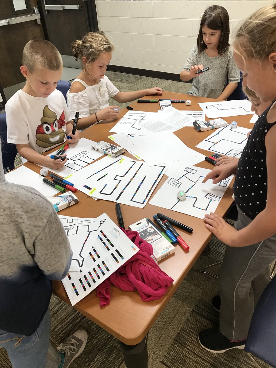 MissClark113's tweet photo. Getting creative in the creation lab! We love Ozobots and LEGOS! #SD113a #owbears https://t.co/cnu0IT6hmf