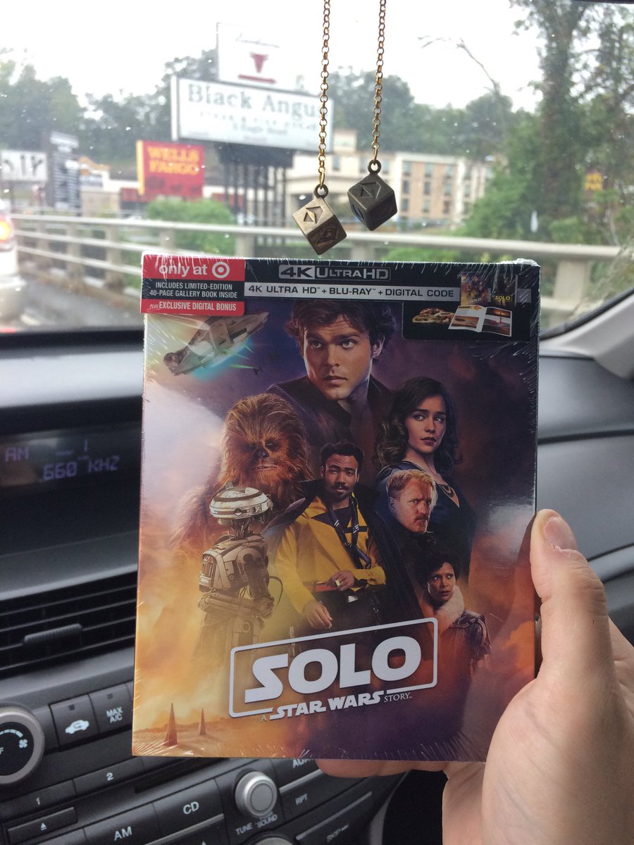 JohnnyHoey's tweet photo. I had to get the dice in a shot. #SoloAStarWarsStory #StarWars #SoloBluRay #MakeSolo2Happen https://t.co/BKJ8pAKHYc