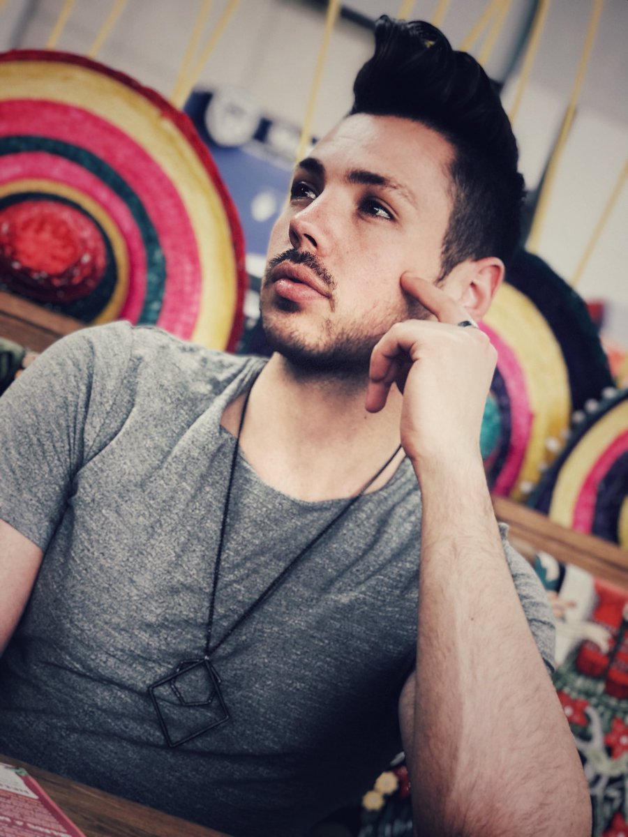 “Fall in love with the process of becoming the very best version of yourself.”

💇🏻‍♂️ <a href="/effects_hair/">Effects Hair & Makeup Studio</a>