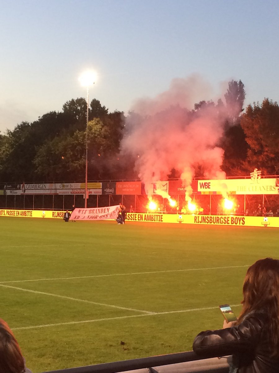 TKNASRB's tweet photo. Wij branden er 4 voor Oss.
#Rijnsburgseboys. #HKR #RBBoss https://t.co/ADLadc1PzZ