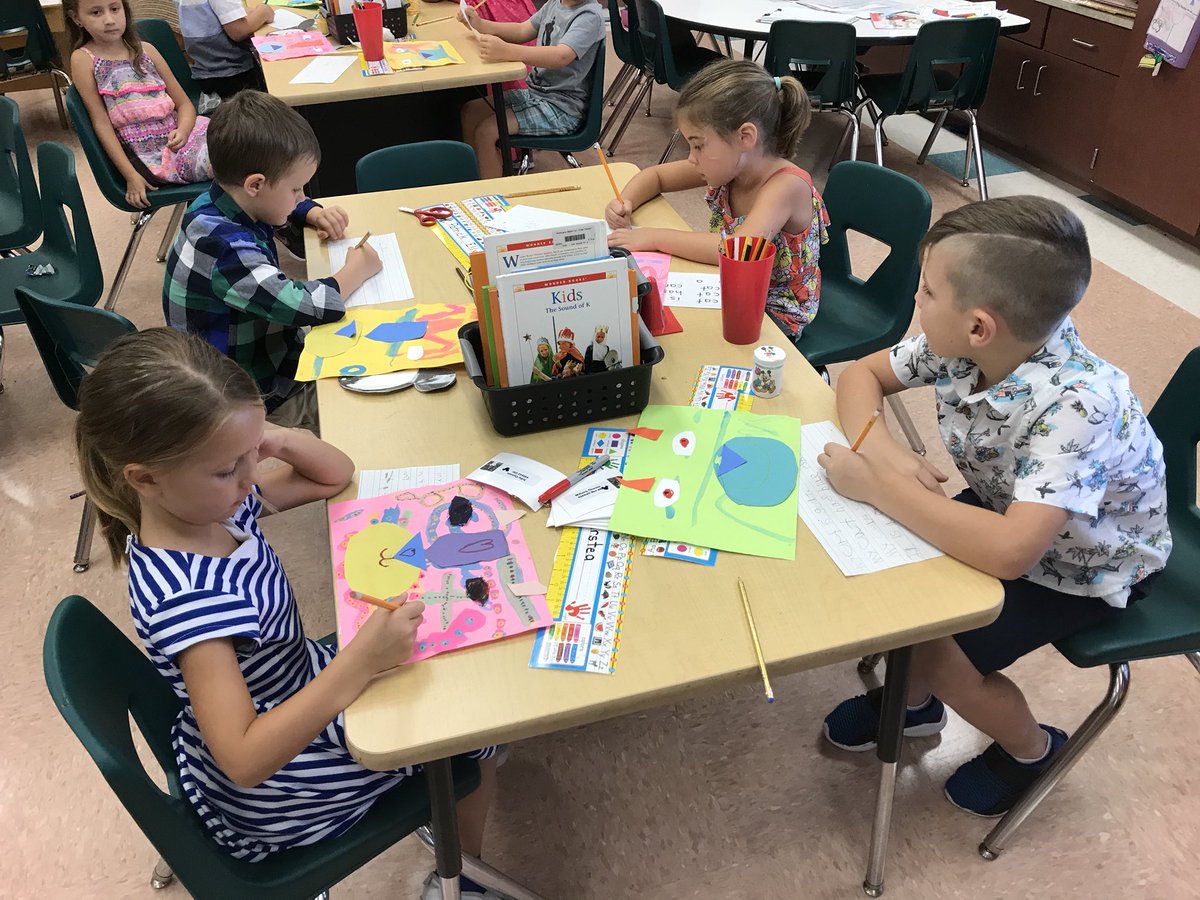 MickeyzMagic's tweet photo. Ms.McPhee’s class is integrating the arts! We created cats with art standards in Ms. Alger’s class and used writing standards in our class to describe our cats! #VMEPatriots #vmekinderkids #mcphee’smagic https://t.co/WkKfD07CBj