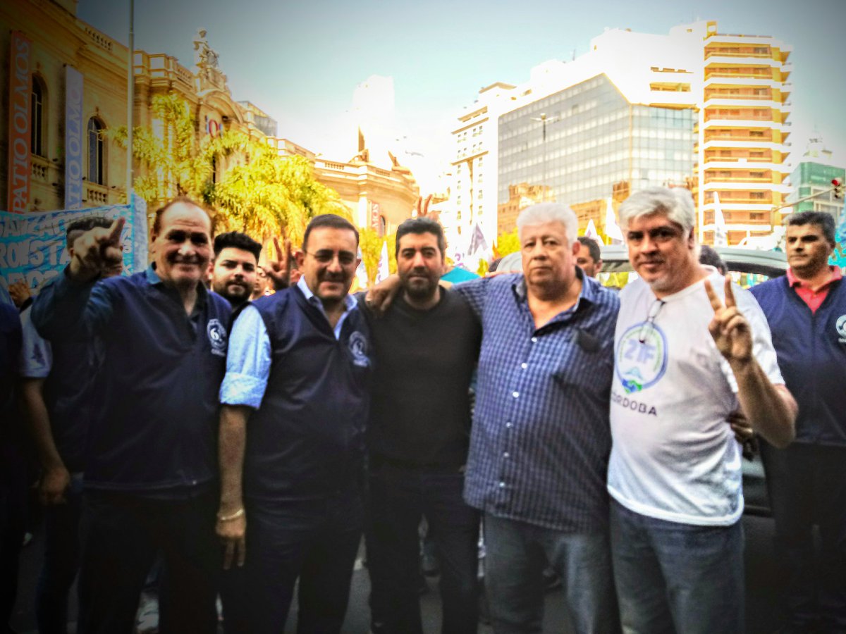 AlejEstrella's tweet photo. La #Unidad en la acción, la @21_nacional #Multisectorial21FCórdoba junto al Secretario Adjunto de @CGTcbaRP y Secretario General @LuzyFuerzaCba Gabriel Suárez y al Compañero Ricardo Moreno de las #62Organizaciones #UnidadEnLaAcción #CGT #21F https://t.co/44iSJZbWe4