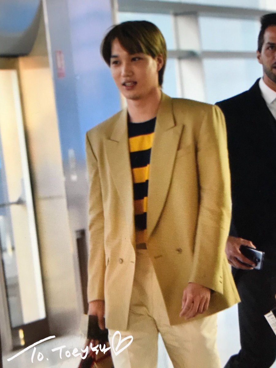 mrjonginkim's tweet photo. honey bee 🐝💛 https://t.co/gMOIyP4cWg