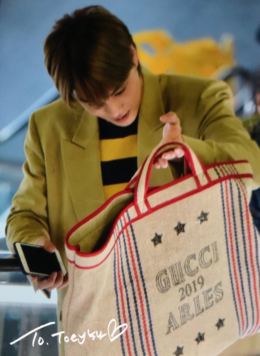 mrjonginkim's tweet photo. honey bee 🐝💛 https://t.co/gMOIyP4cWg