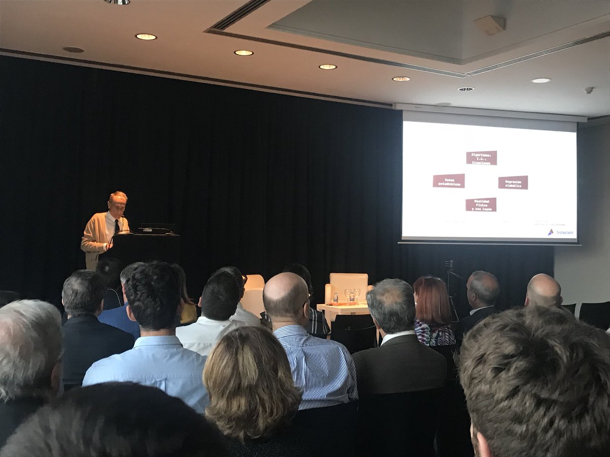 Javier Borda habla de la tecnología humanizada en la presentación de su libro Hombre y Tecnología 4.0 <a href="/AMETIC_es/">AMETIC</a> <a href="/Sisteplant/">Sisteplant</a>  #Robots