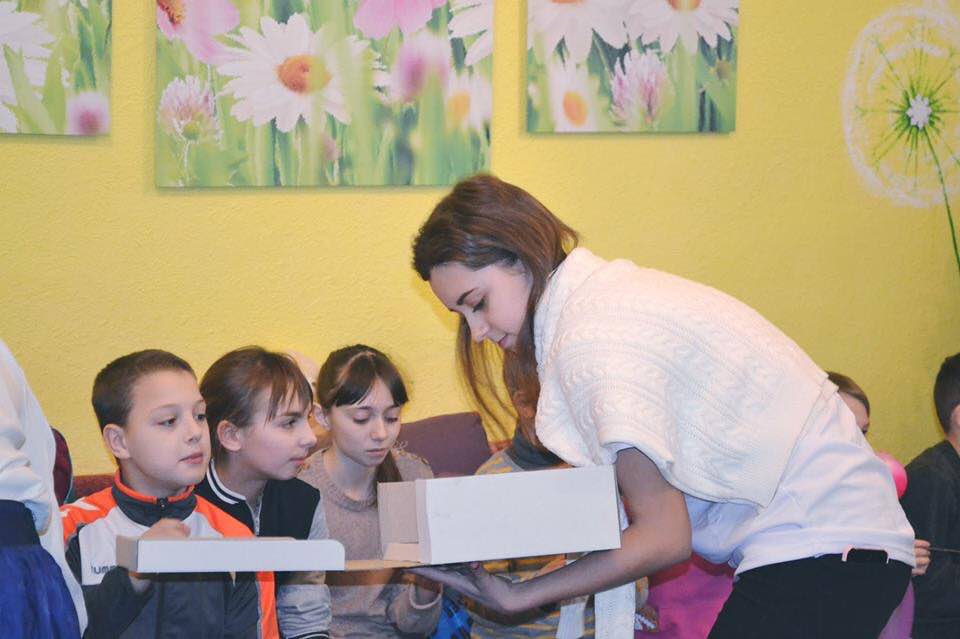 enactus's tweet photo. Meet Viktoria, a project leader and soon-to-be captain on our @Enactusukraine National Champion team. Viktoria says, “the best moments are happening every day when I can see the smiles of the people we help.” #WeAllWin https://t.co/Aa82W0awDO https://t.co/3zUChSta0i