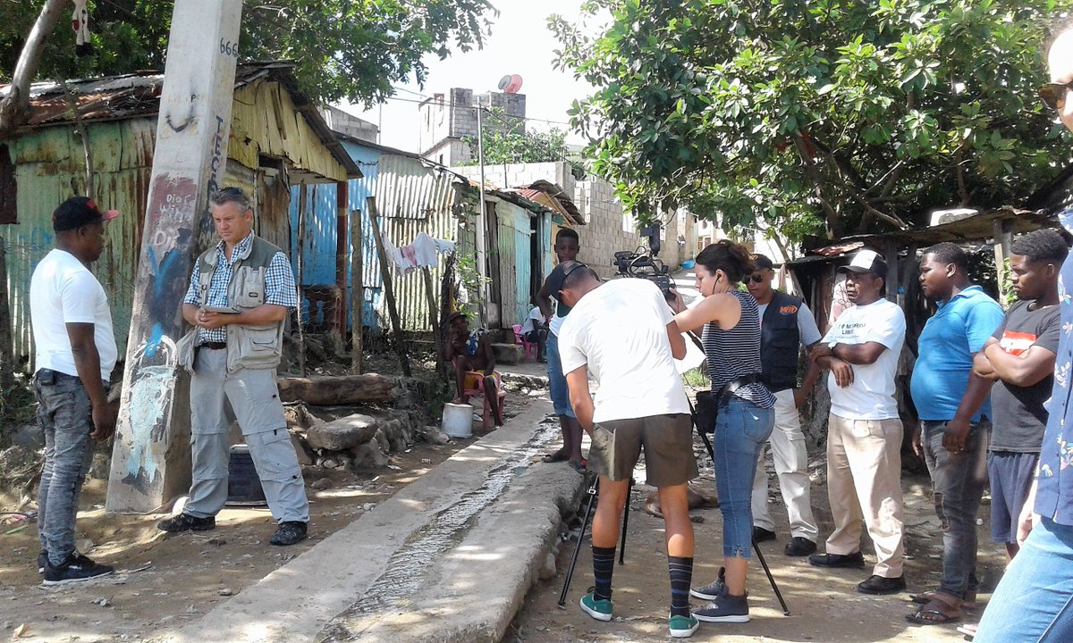 ProyectoZACK's tweet photo. El canal de TV alemán "Deutsche Welle" a través de su formato "Global Ideas" realizo la semana pasada grabaciones en Santiago y San Cristóbal para documentar sobre avances en el manejo de los residuos sólidos en la Republica Dominicana. #DW https://t.co/ZCbLyIWBo3