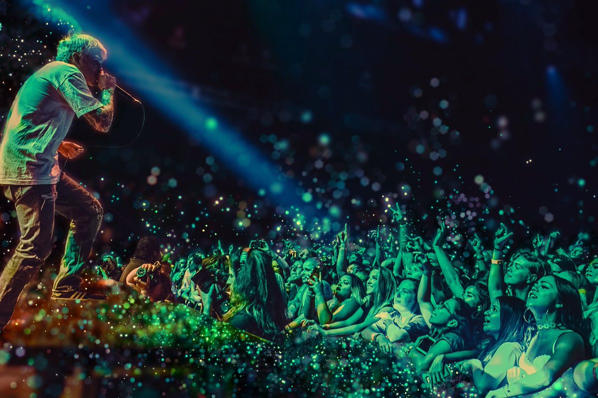 “Pain, pain go away, come back another day. I just wanna get one up on life before it kills me”

📸🌻<a href="/NeckDeepUK/">Neck Deep</a>🌻📸