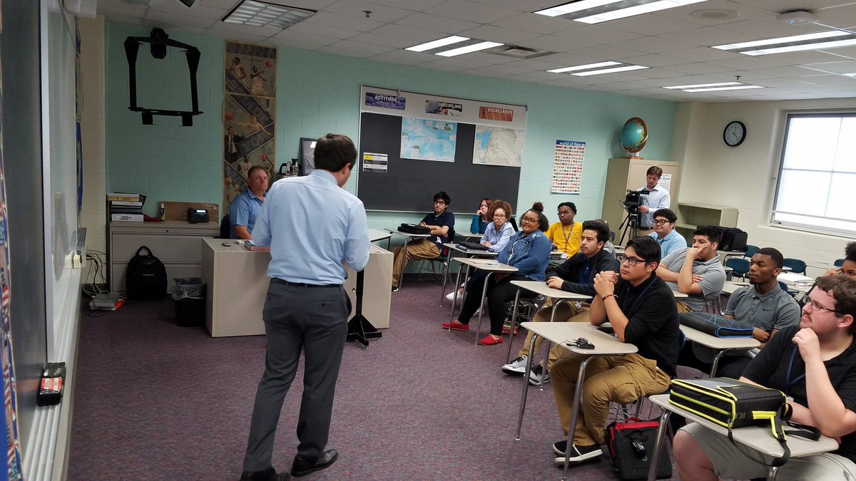shenderson574's tweet photo. Thank you @PeteButtigieg "National Voter Registration Day" @SBRileyhigh appreciate your words of wisdom! #TeamSouthBend #MyVoiceCount https://t.co/MWxlTHjk4q