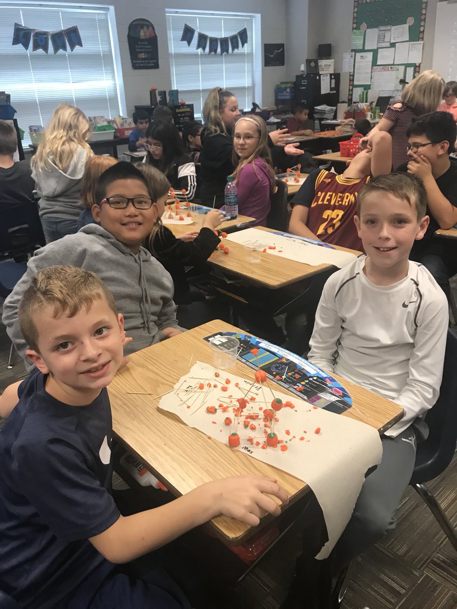 MsideSCCSD's tweet photo. STEM Club today with Mrs. Jordan and Mr. Juelfsβ classrooms- Pumpkin Power ππͺπΌπ¦
#MSideSTEM https://t.co/D3zj0bMCm7