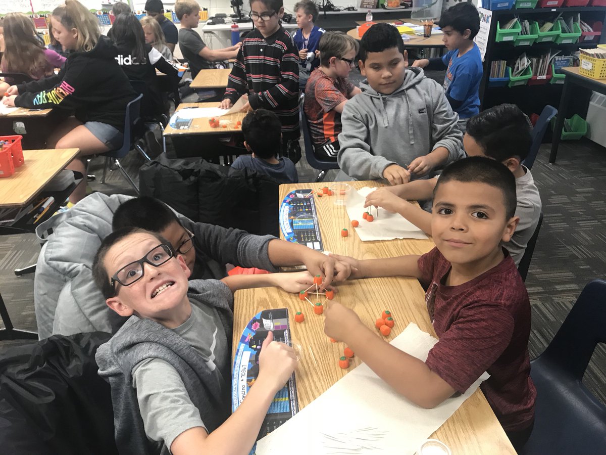 MsideSCCSD's tweet photo. STEM Club today with Mrs. Jordan and Mr. Juelfsβ classrooms- Pumpkin Power ππͺπΌπ¦
#MSideSTEM https://t.co/D3zj0bMCm7