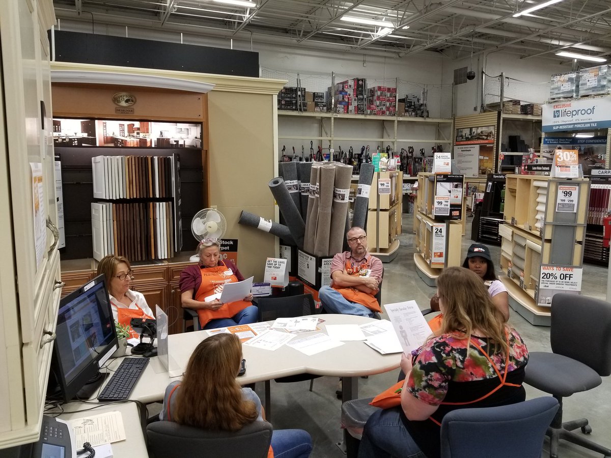 56mcwilliams's tweet photo. Kaala Specialty supervisor sharing information about the Holiday Calendar at the Tuesday meeting. https://t.co/DzvNJEE3Xq