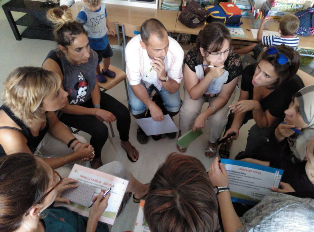 escolalledoner's tweet photo. Reunió d'inici de curs #cdmitjans #1r https://t.co/u9TmOJeWEc
