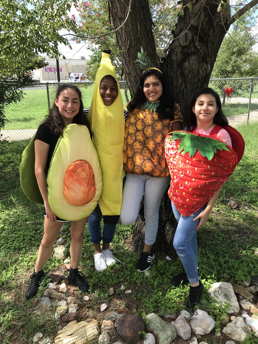 _mar_lene's tweet photo. We are berry cute, fine apples, I knew we could avocado this, sorry I was split between puns #AISDProud #StarSmart #arshoco2018 🍌🍓🍍🥑 https://t.co/EupStgcXba
