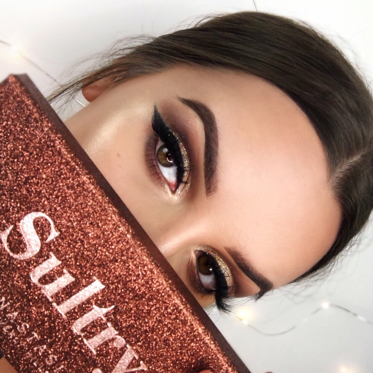 violeah_'s tweet photo. @ABHcosmetics @norvina1 #SULTRYPALETTE &amp; loose glitter: electric 🔥🤤 https://t.co/ZcRNkFe99j